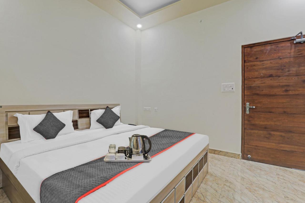 Townhouse P.S.Palace Near Amausi Metro Station 勒克瑙 外观 照片