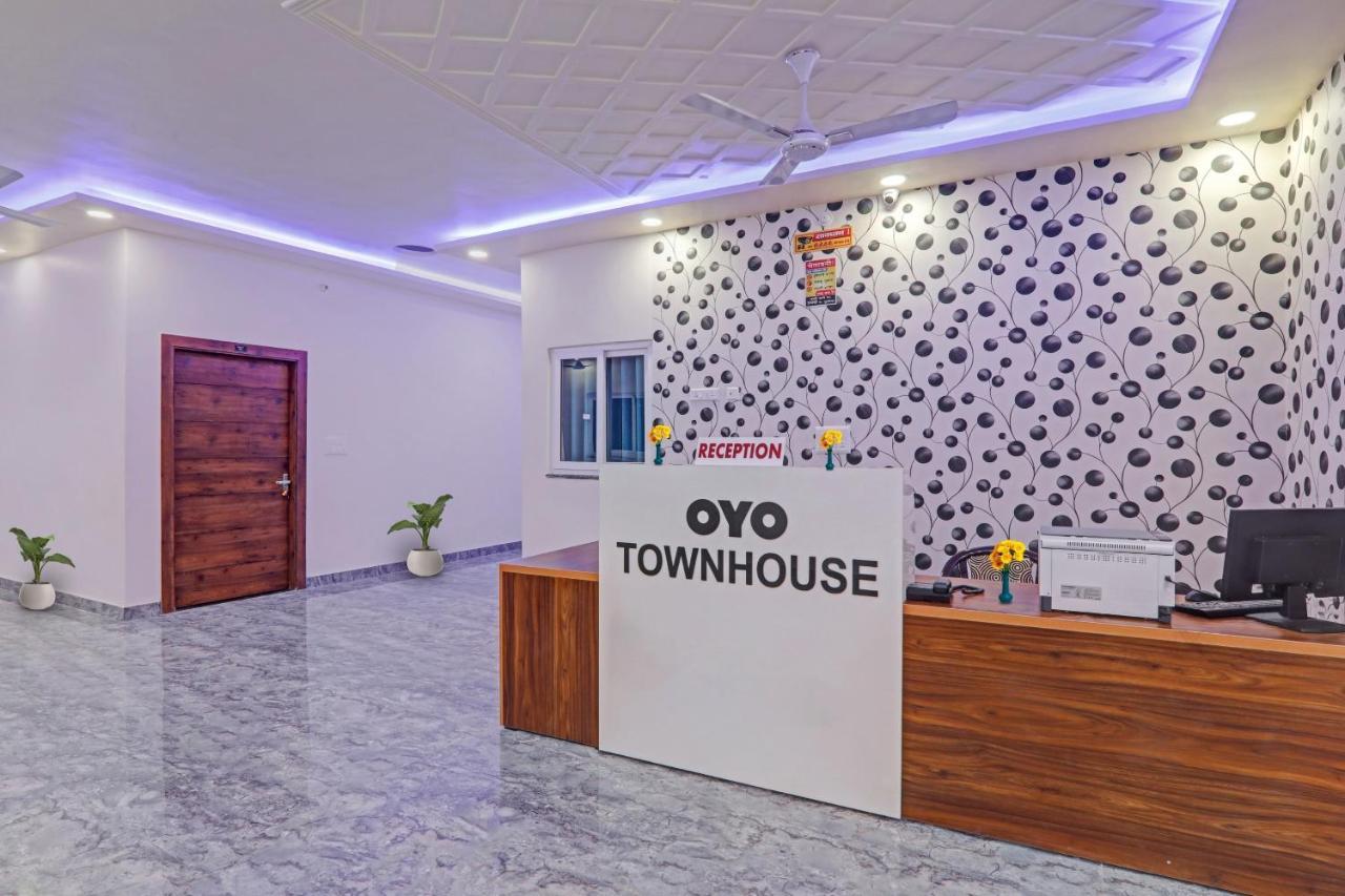 Townhouse P.S.Palace Near Amausi Metro Station 勒克瑙 外观 照片