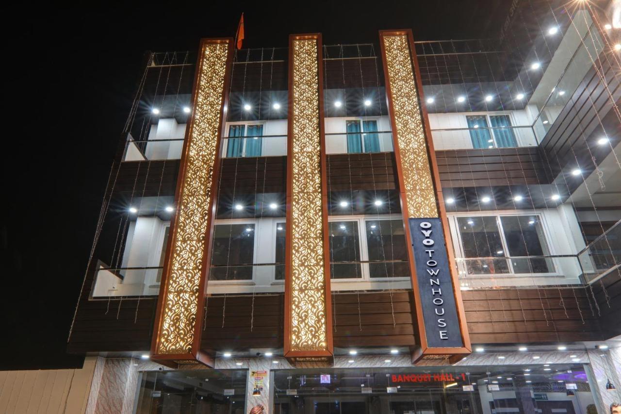 Townhouse P.S.Palace Near Amausi Metro Station 勒克瑙 外观 照片