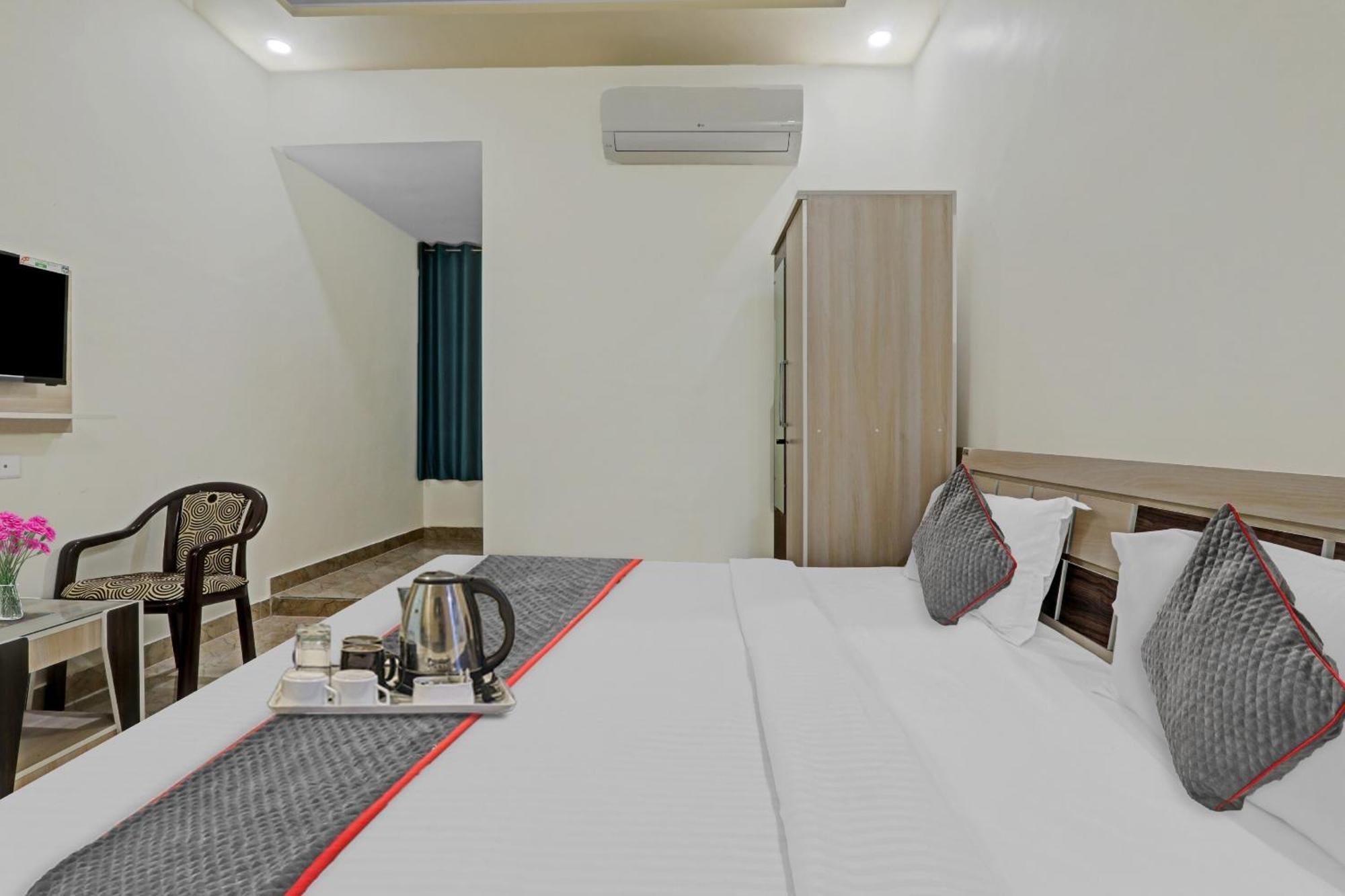 Townhouse P.S.Palace Near Amausi Metro Station 勒克瑙 外观 照片