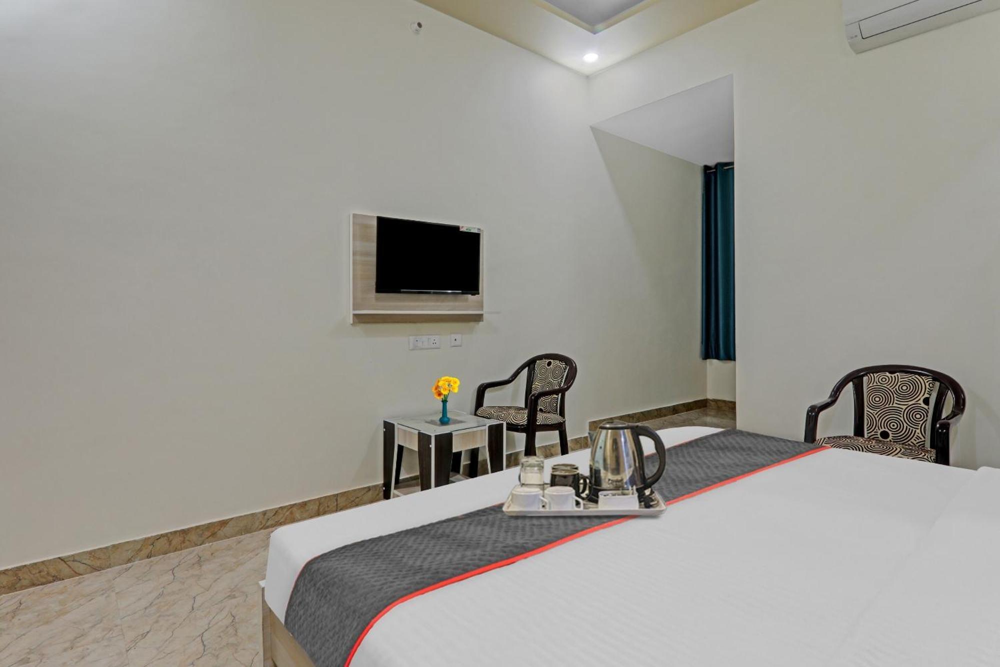 Townhouse P.S.Palace Near Amausi Metro Station 勒克瑙 外观 照片
