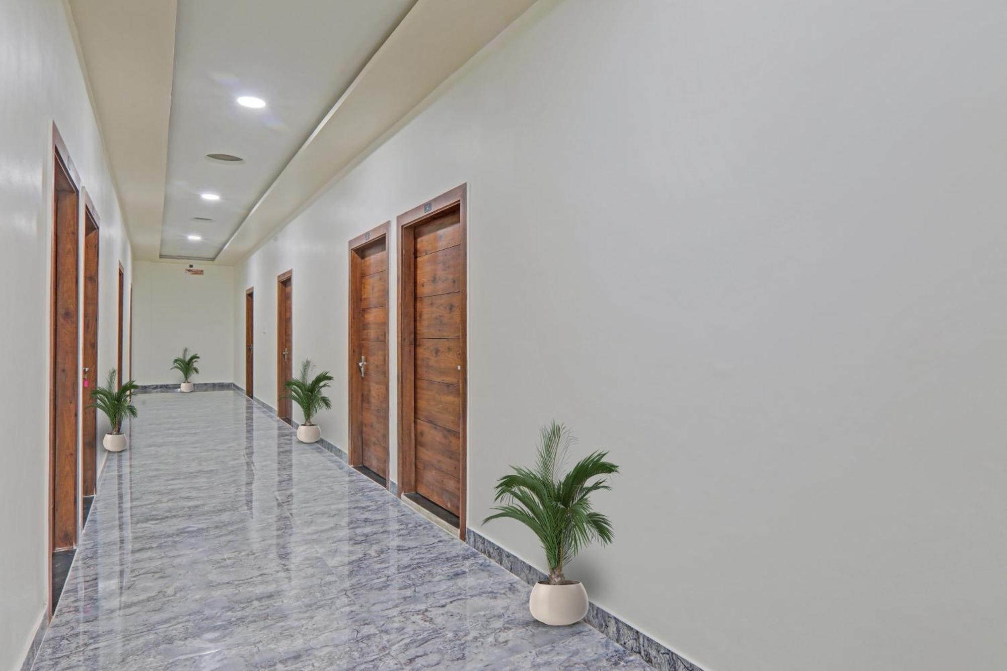Townhouse P.S.Palace Near Amausi Metro Station 勒克瑙 外观 照片