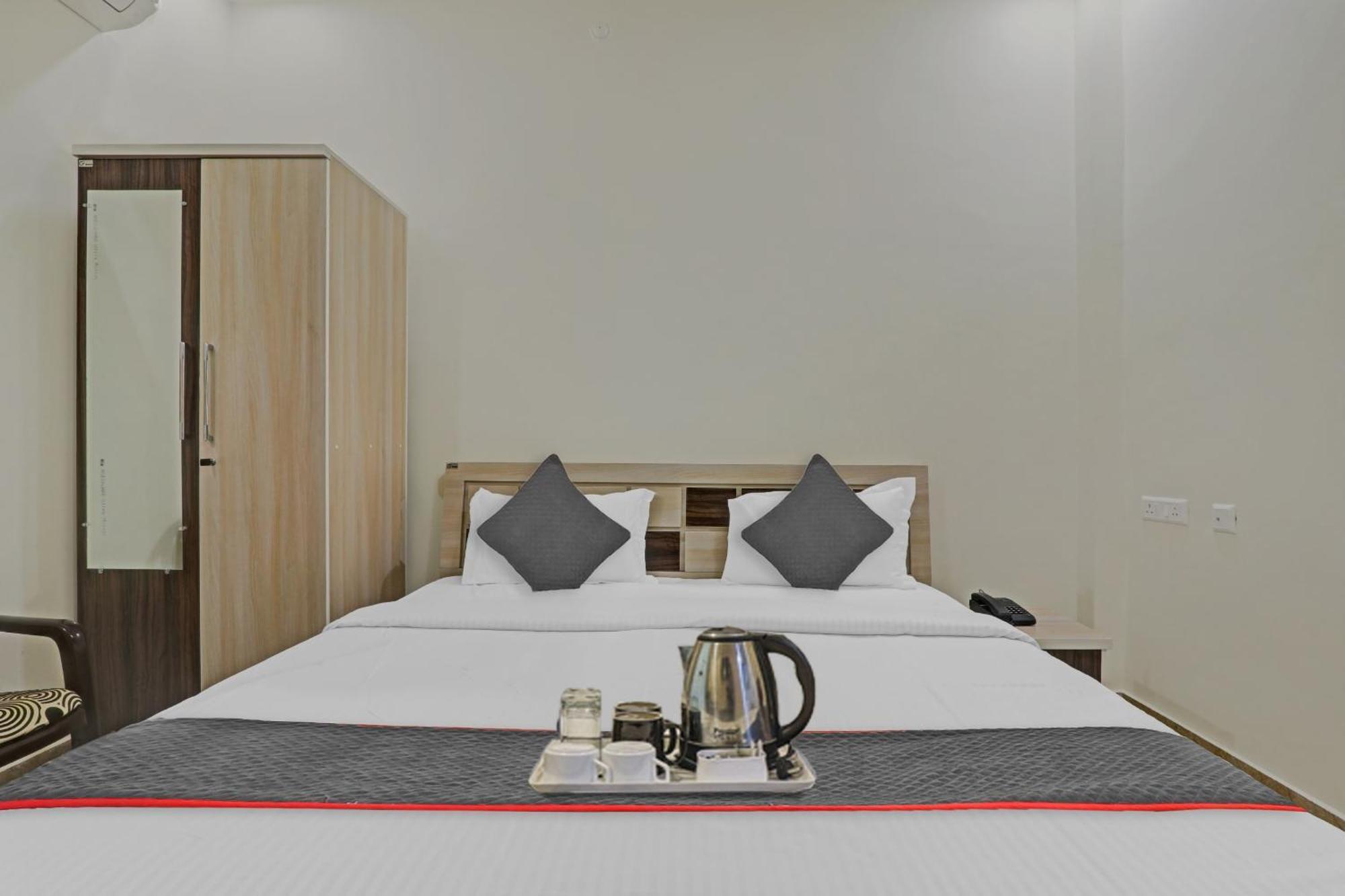 Townhouse P.S.Palace Near Amausi Metro Station 勒克瑙 外观 照片