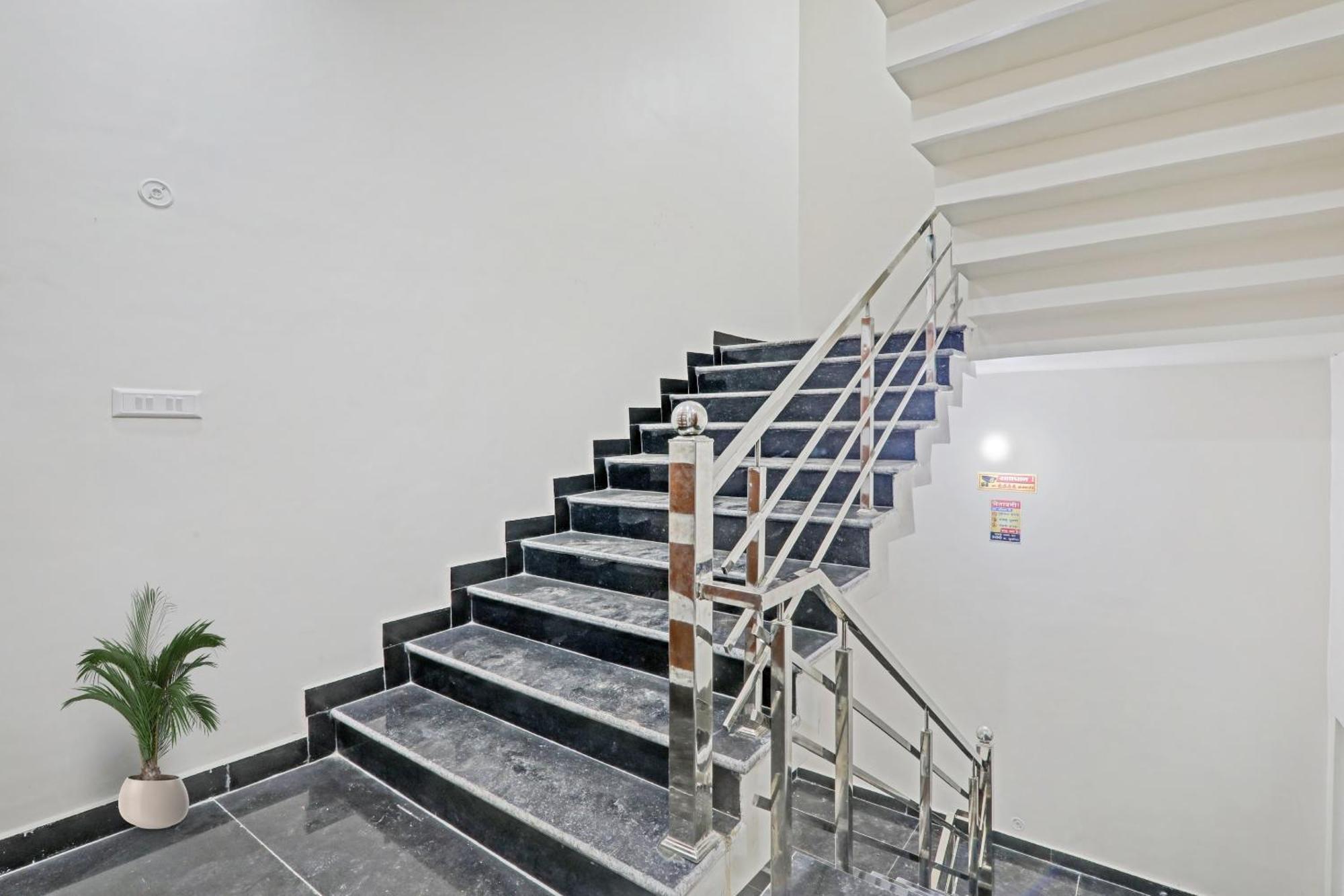 Townhouse P.S.Palace Near Amausi Metro Station 勒克瑙 外观 照片
