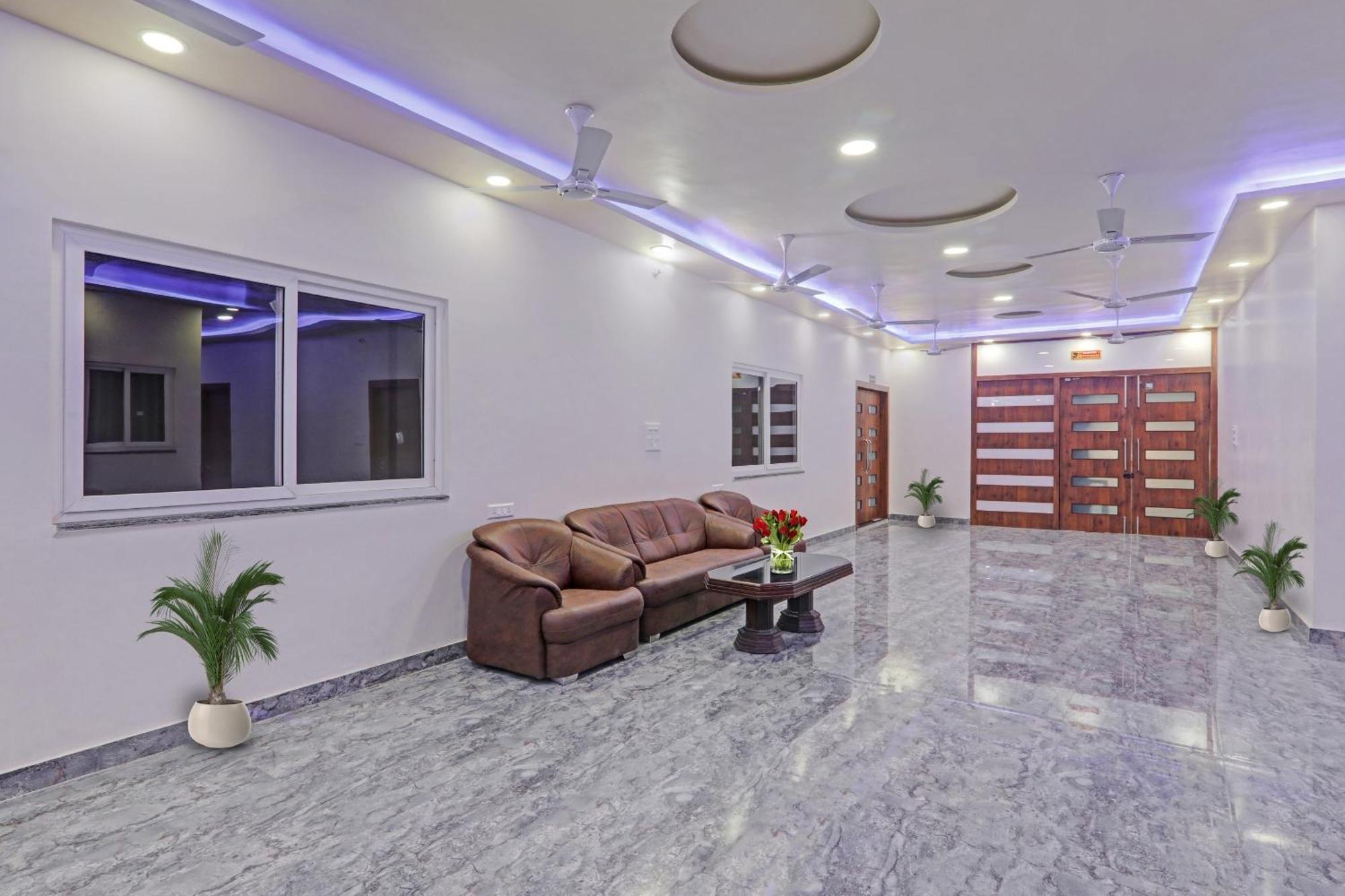 Townhouse P.S.Palace Near Amausi Metro Station 勒克瑙 外观 照片