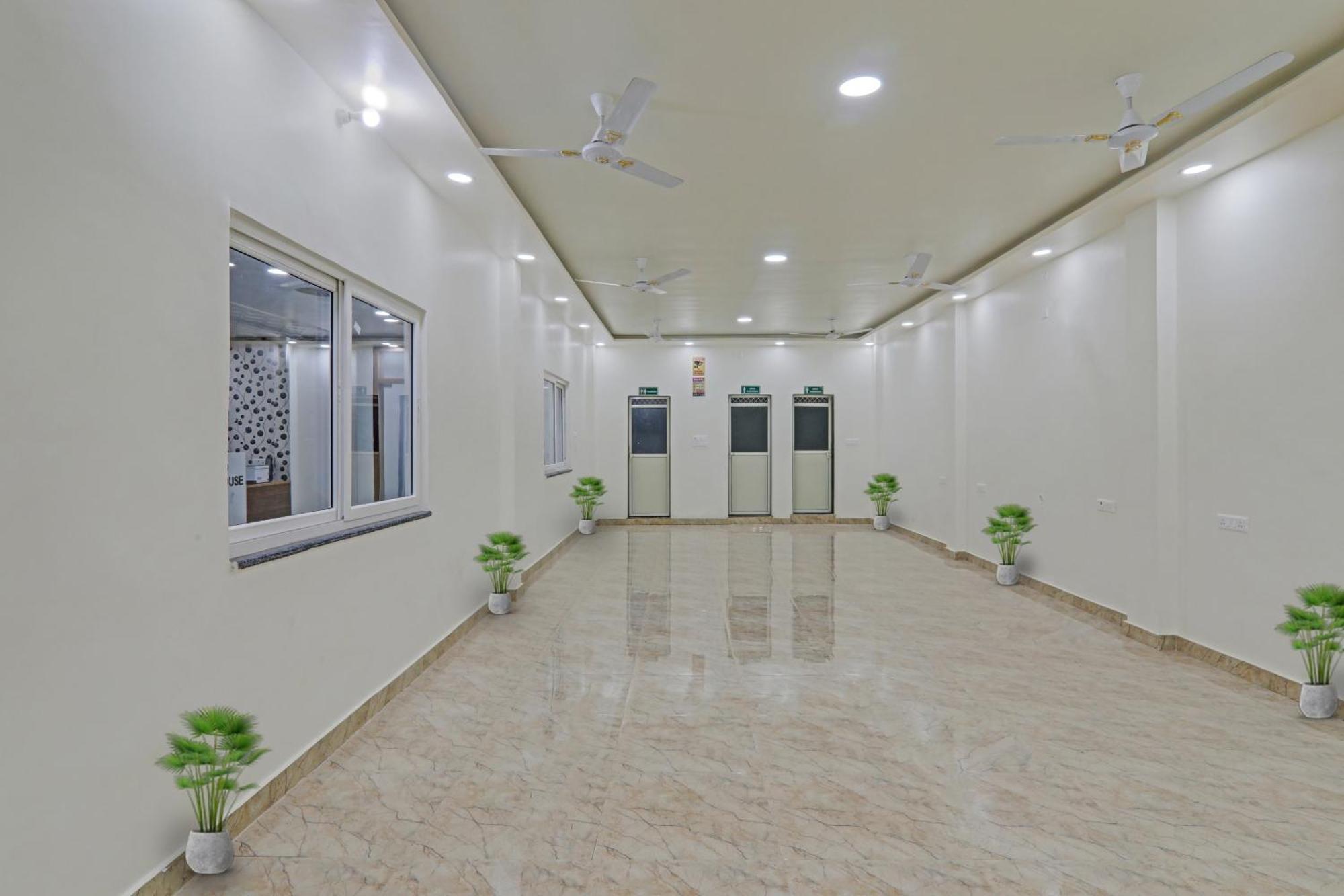 Townhouse P.S.Palace Near Amausi Metro Station 勒克瑙 外观 照片