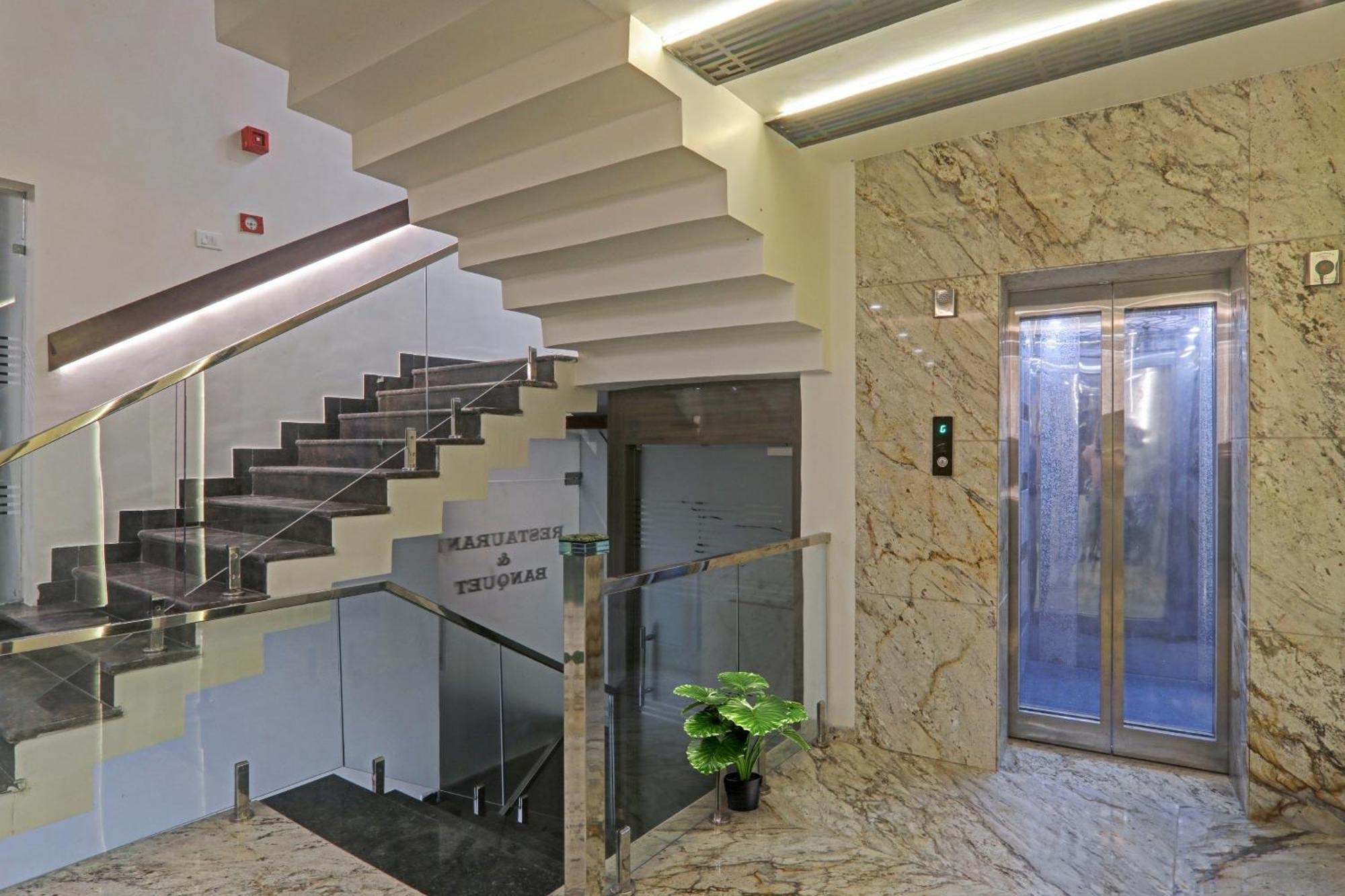 Townhouse P.S.Palace Near Amausi Metro Station 勒克瑙 外观 照片