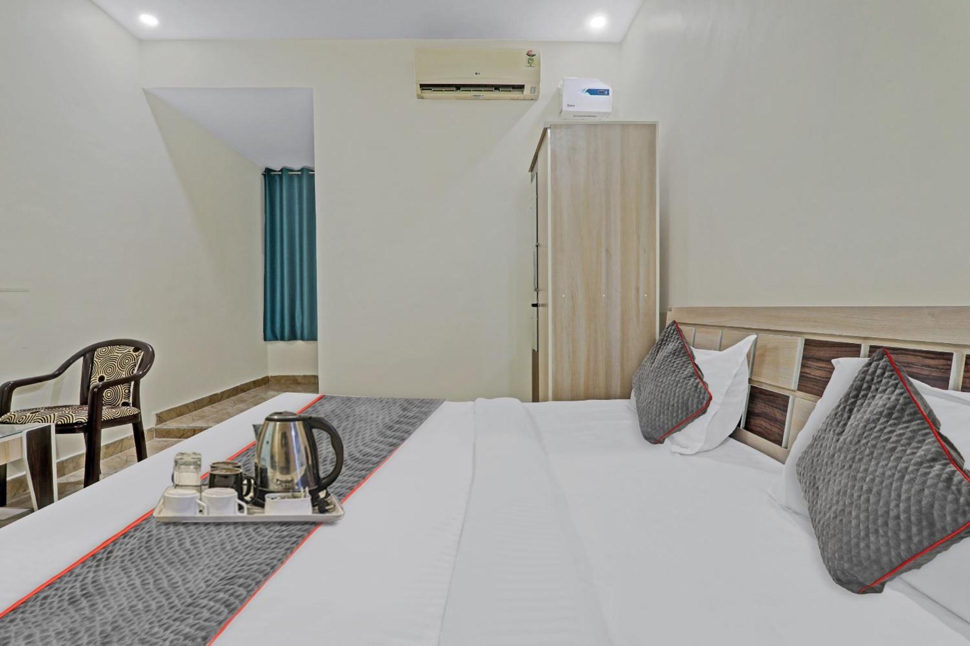 Townhouse P.S.Palace Near Amausi Metro Station 勒克瑙 外观 照片