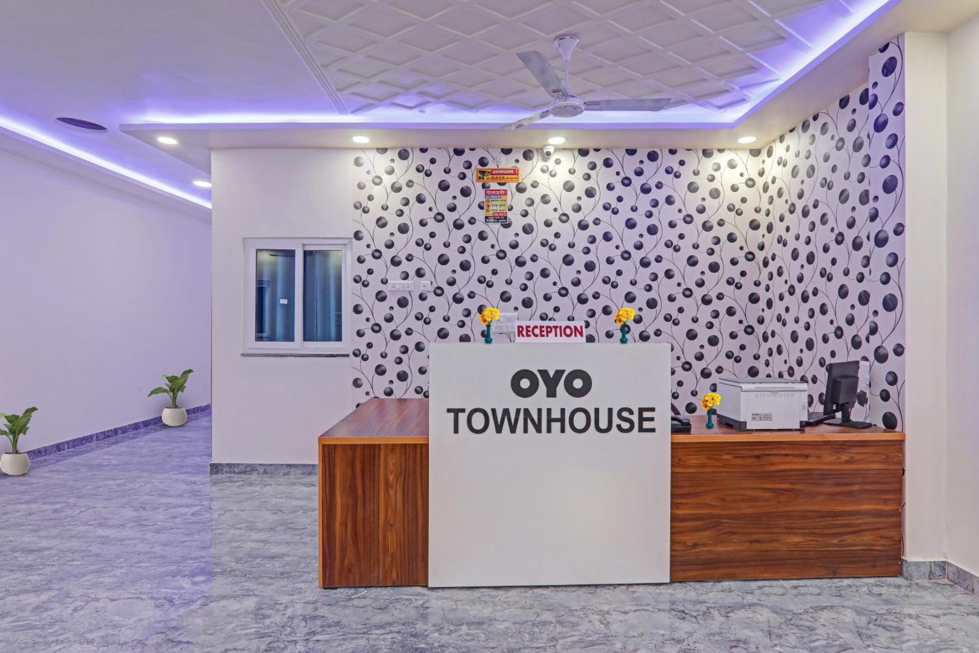 Townhouse P.S.Palace Near Amausi Metro Station 勒克瑙 外观 照片